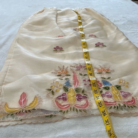VINTAGE Handmade Floral Embroidered Blouse Skirt with Scarf - Picture 12 of 14